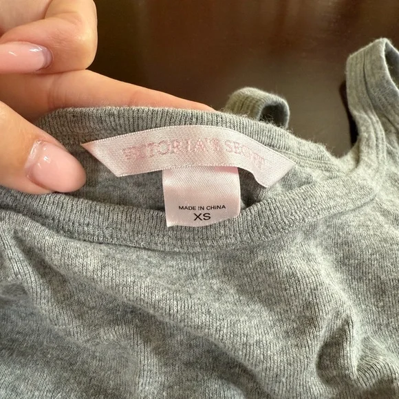 Victoria's Secret Grey Fitted Tank Top Size XS - Picture 3 of 3